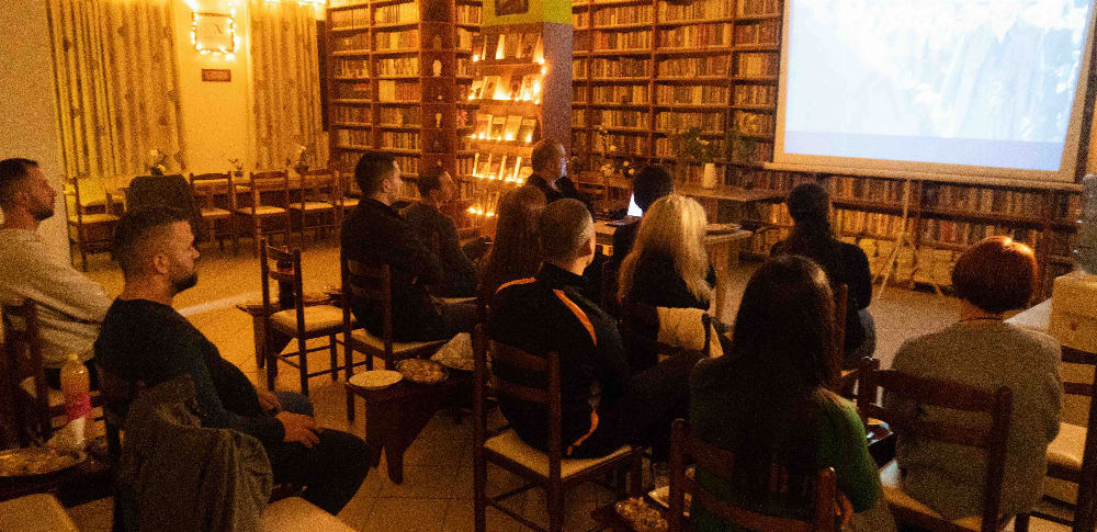 MBRËMJEN E FILMIT “PAY IT FORWARD”