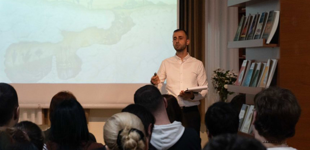 DITA NDËRKOMBËTARE E FILOZOFISË